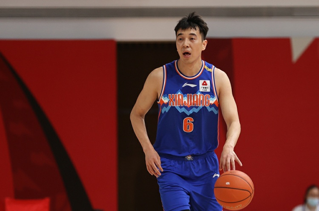 今夜体能课后，新疆广汇防线松动备战欧联，更衣室稳定，资深球员宣示担当