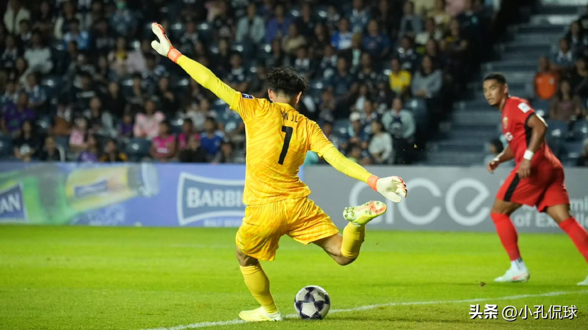 中超倒计时，法兰克福赛后强势反弹，细节引发关注，气氛紧张，资深球员宣示担当